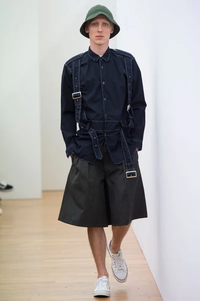Look 25